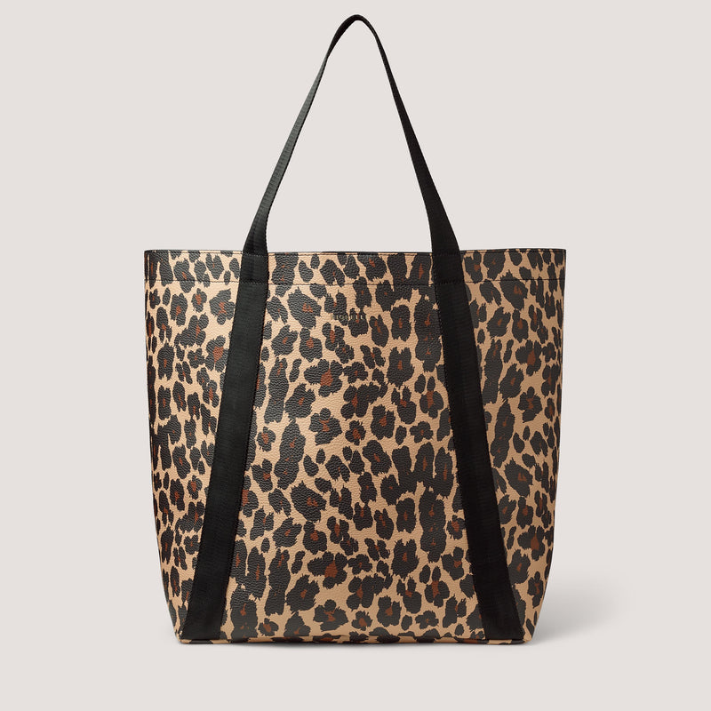 The lightweight Lyra tote bag is structured yet spacious. Feel your most confident wearing this leopard print style.