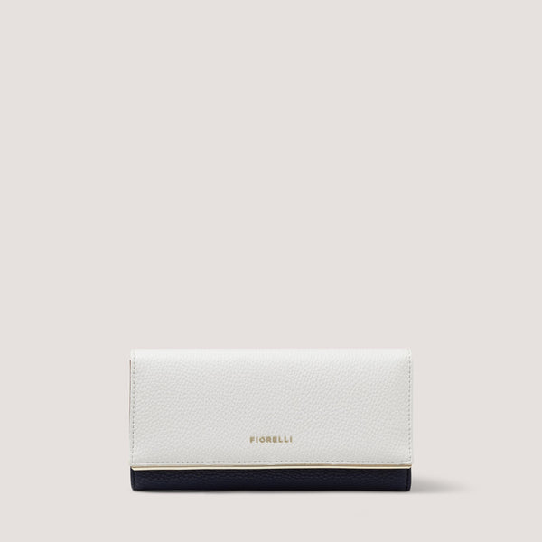 An elevated everyday choice, the Carmen purse is made from pebbled faux-leather.