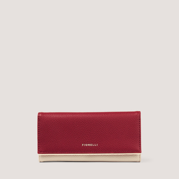 The Carmen purse is a customer favourite. The refined red style and luxurious detailing make this a stand-out purse