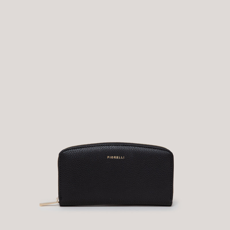The Benny purse features 12 internal card slots.